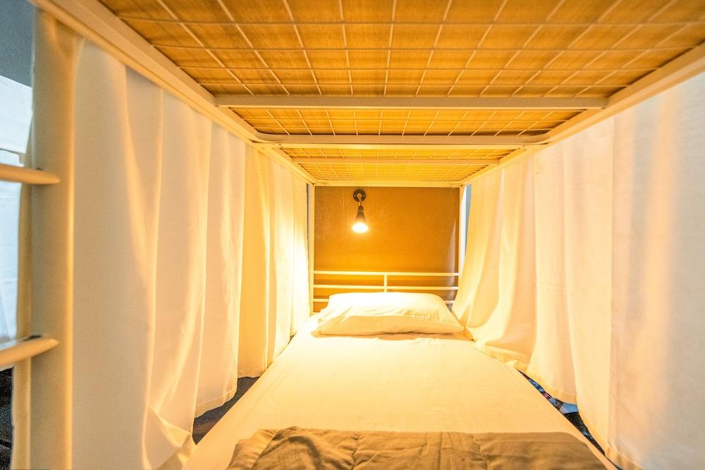 Beds & Dreams Hostel