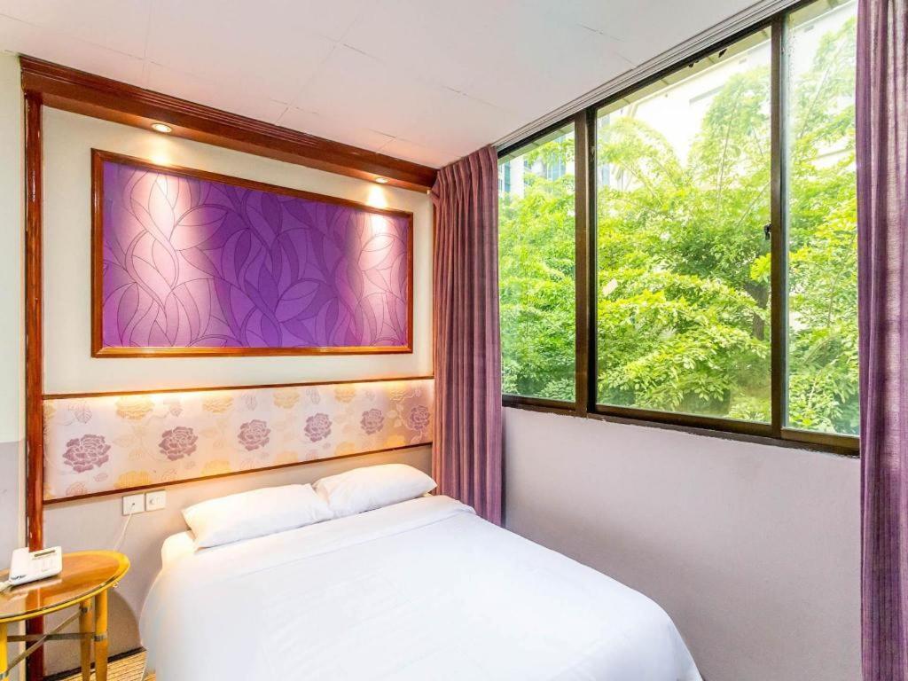 165 2* Singapore