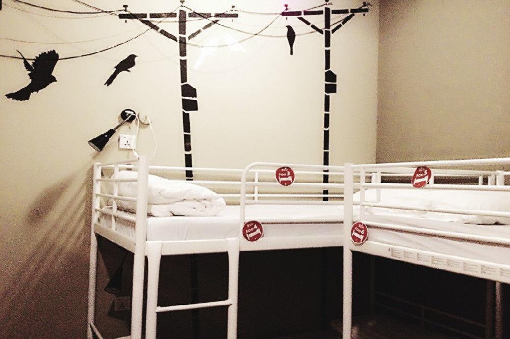 Beds & Dreams Hostel *