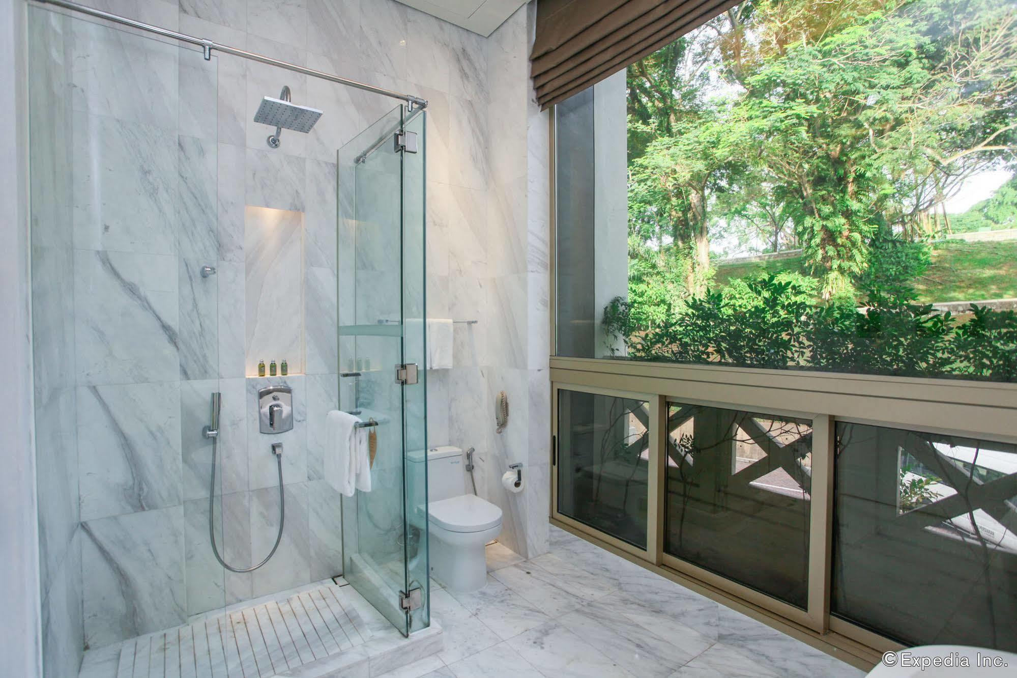 Fort Canning 5*