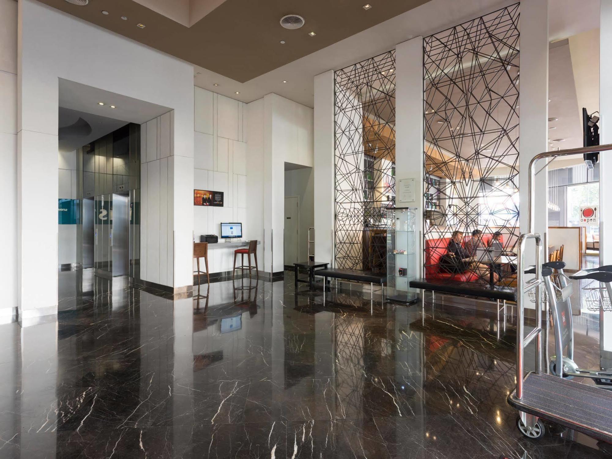Ibis Novena 3* Singapore