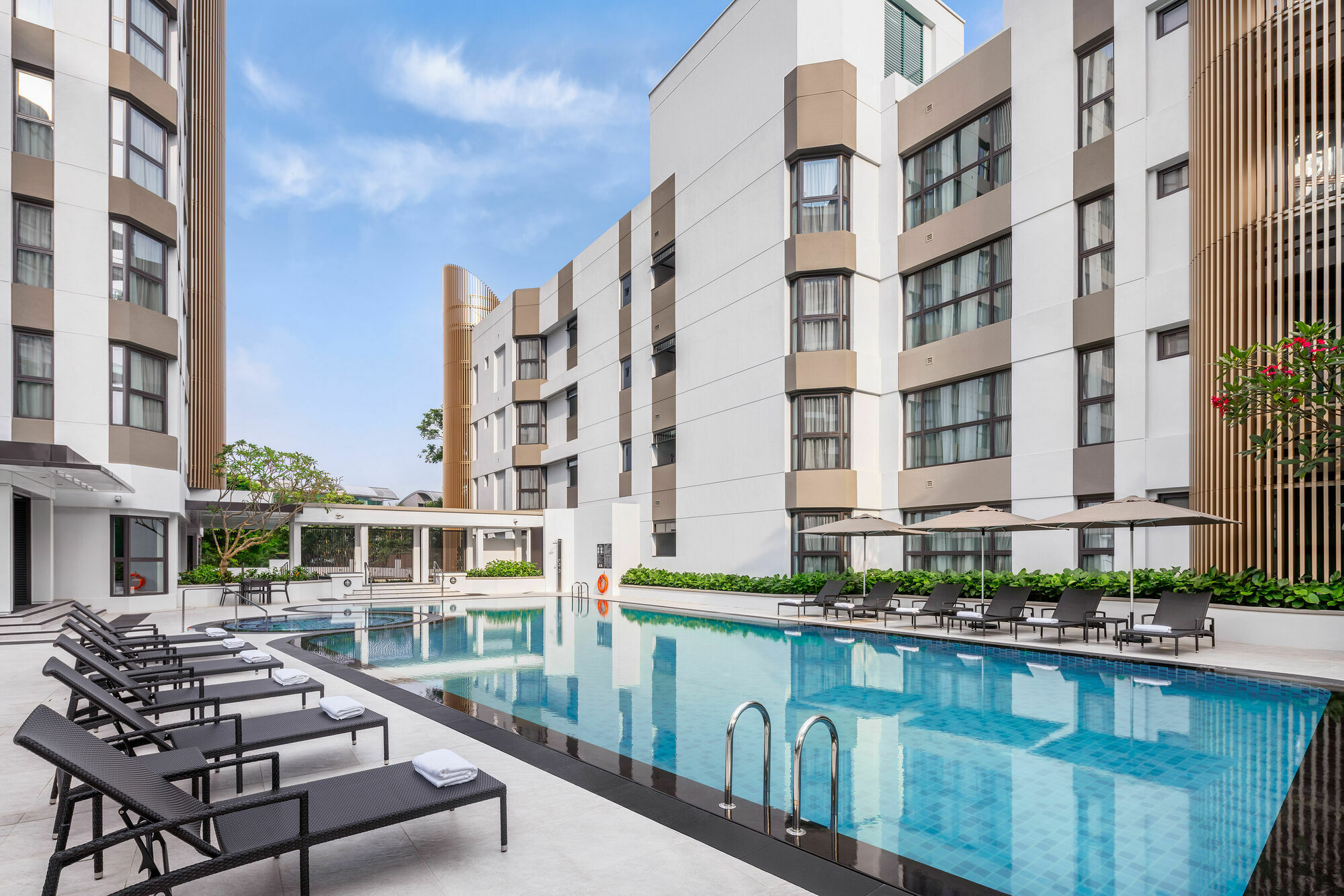 Le Grove Aparthotel 4*