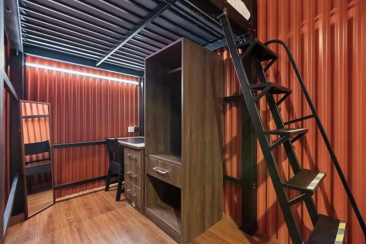 Capsule hotel Hipstercity 2*