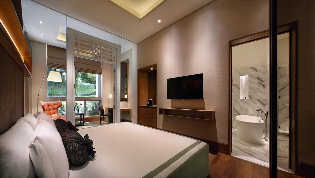 Fort Canning 5*