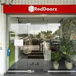 Reddoorz Hostel @ Kallang Mrt
