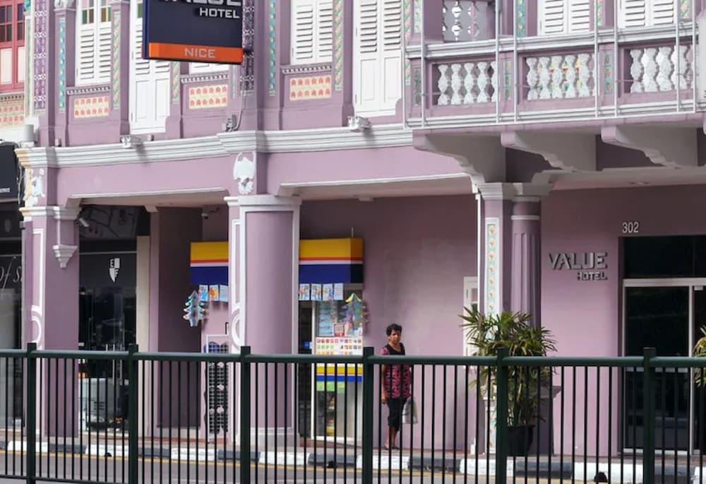 Value 2* Singapore