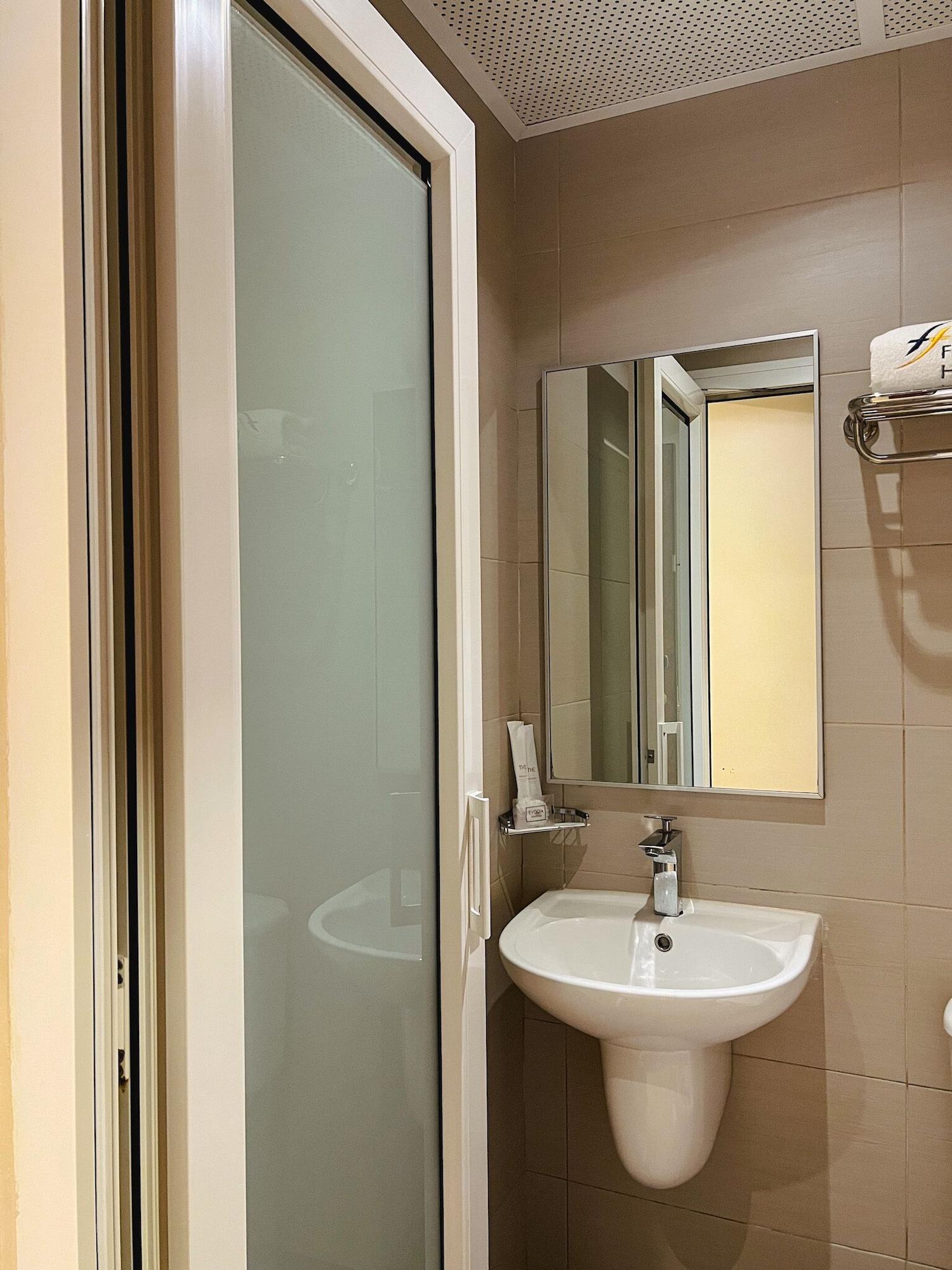 Fragrance - Ocean View Hotel