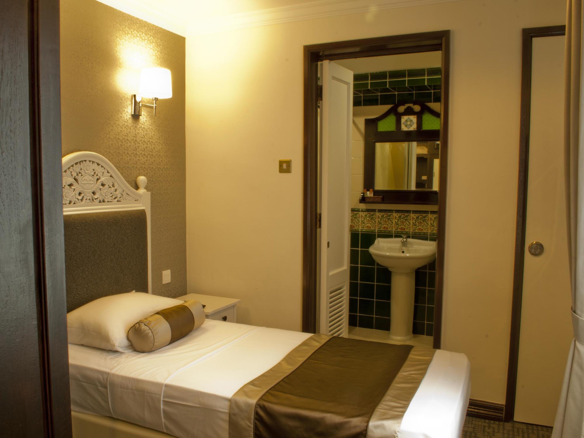 The At Temple Street Hotel
