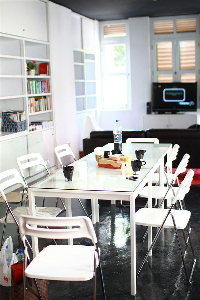 Plush Pods Hostel *