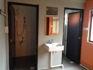 Reddoorz @ Kallang Mrt Hostel