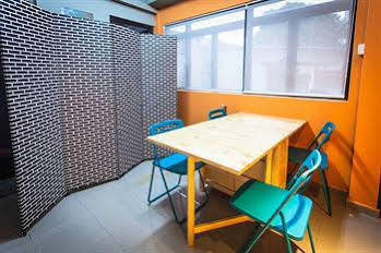Reddoorz @ Kallang Mrt Hostel Singapore