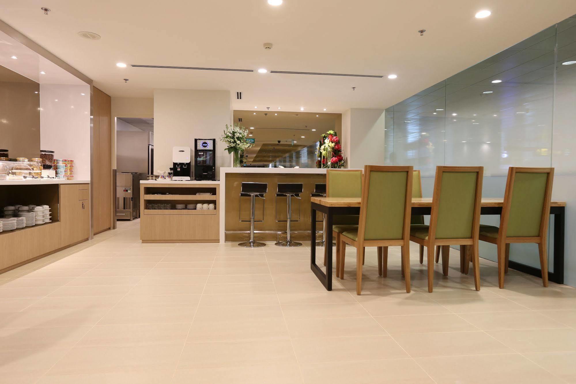 Hotel The Haven By Jetquay - Located In Public Arrival Hall Of Changi Airport Singapore