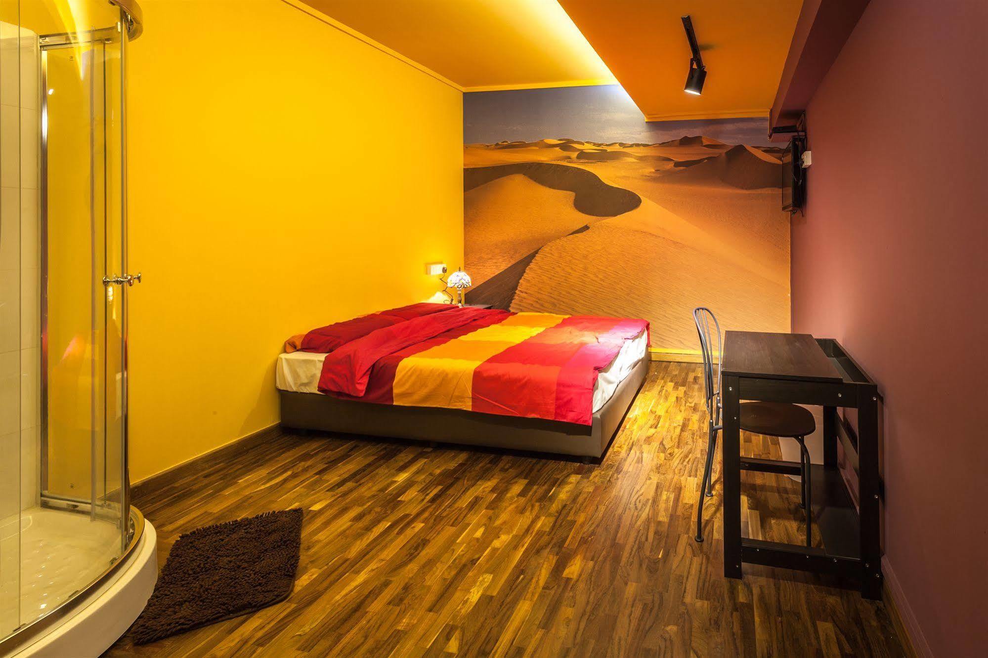 Hostel Reddoorz @ Kallang Mrt