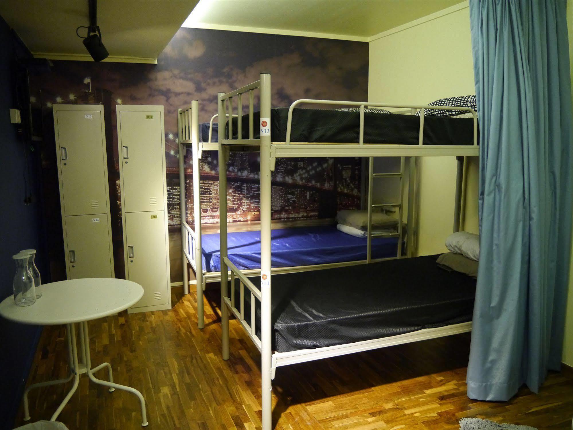 Hostel Reddoorz @ Kallang Mrt