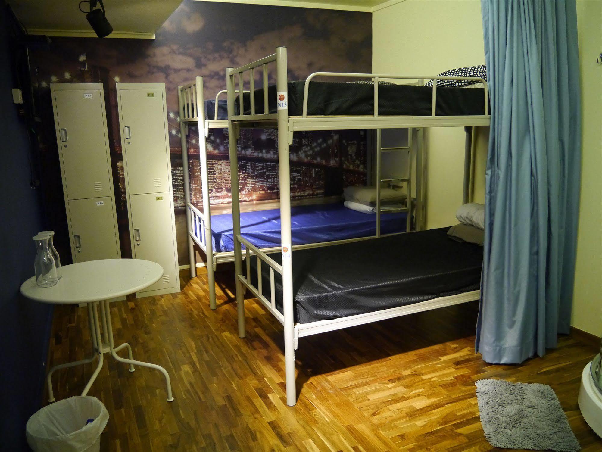 Reddoorz @ Kallang Mrt Hostel Singapore