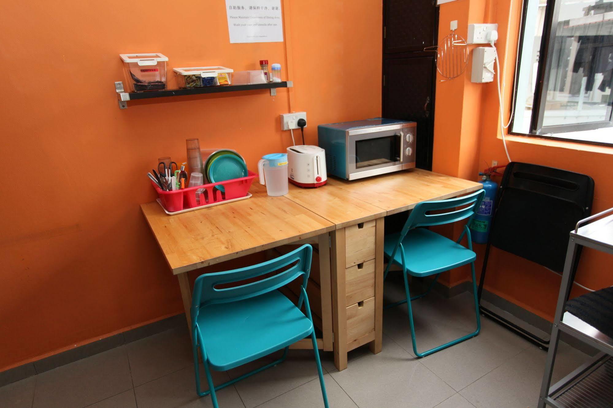 Reddoorz @ Kallang Mrt Hostel Singapore