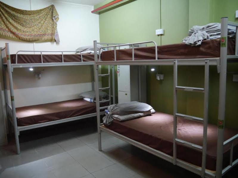 Reddoorz @ Kallang Mrt Hostel *