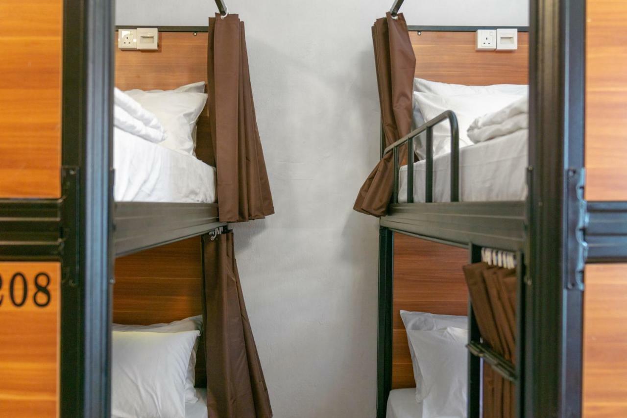 7 Wonders Hostel At Upper Dickson Singapore