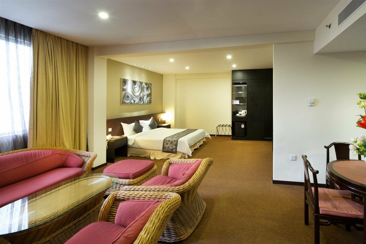 Royal 4* Singapore