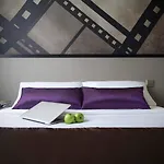 Hotel 81 Premier Hollywood