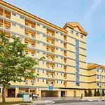 Ibis Budget Singapore Crystal