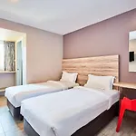 Ibis Budget Singapore Crystal