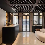 Claude Hotel
