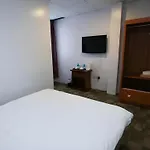 Hotel 165