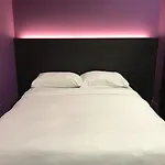 L Hotel At 51 Desker