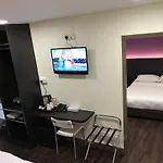 L Hotel At 51 Desker