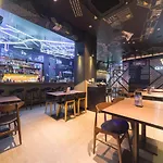 Thad\'S Boutique Hostel