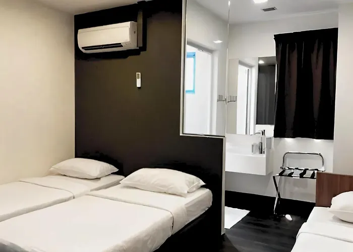 L Hotel At 51 Desker