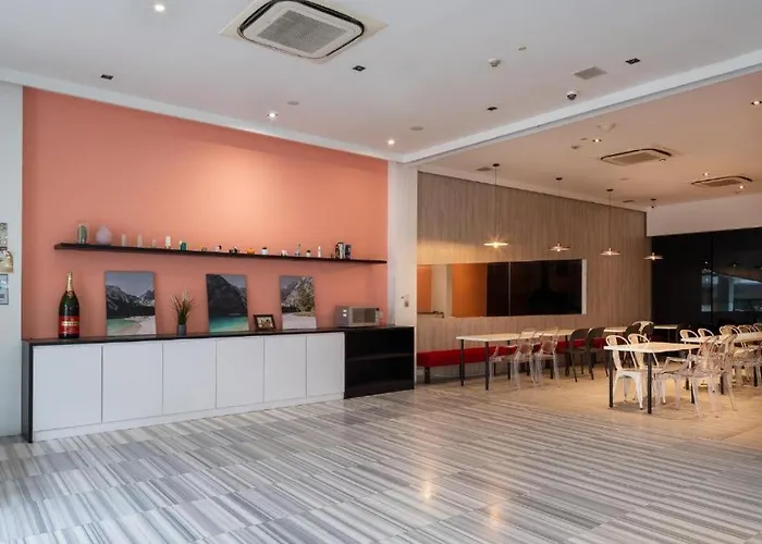 A Hotel Dickson