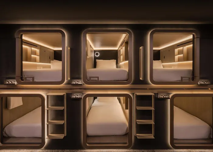 Cube Social Boutique Capsule Hotel At Boat Quay