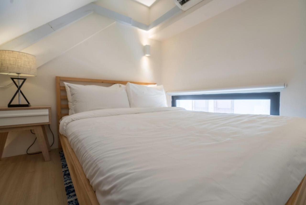 South Buona Vista Studio Suites A * Singapore