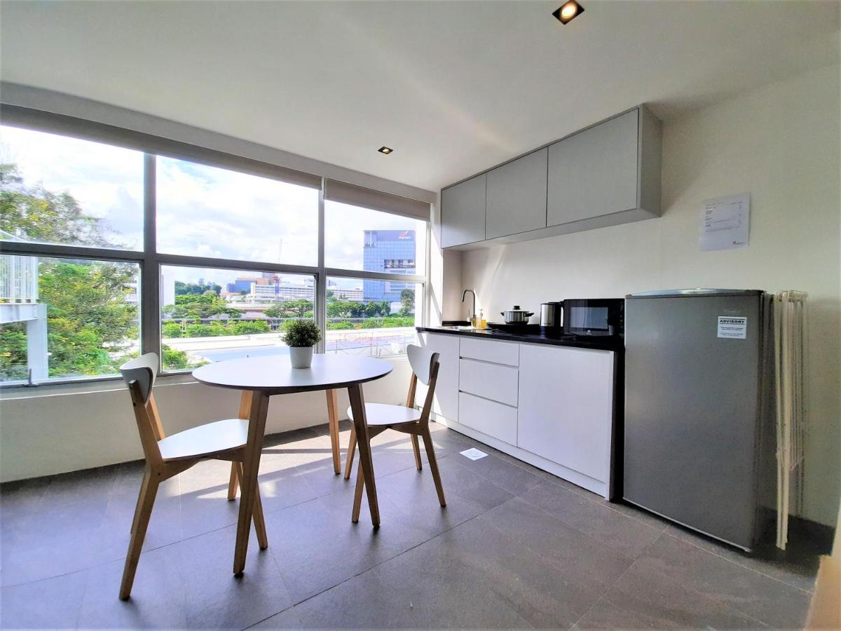 International Service At Raeburn Park Apartment *