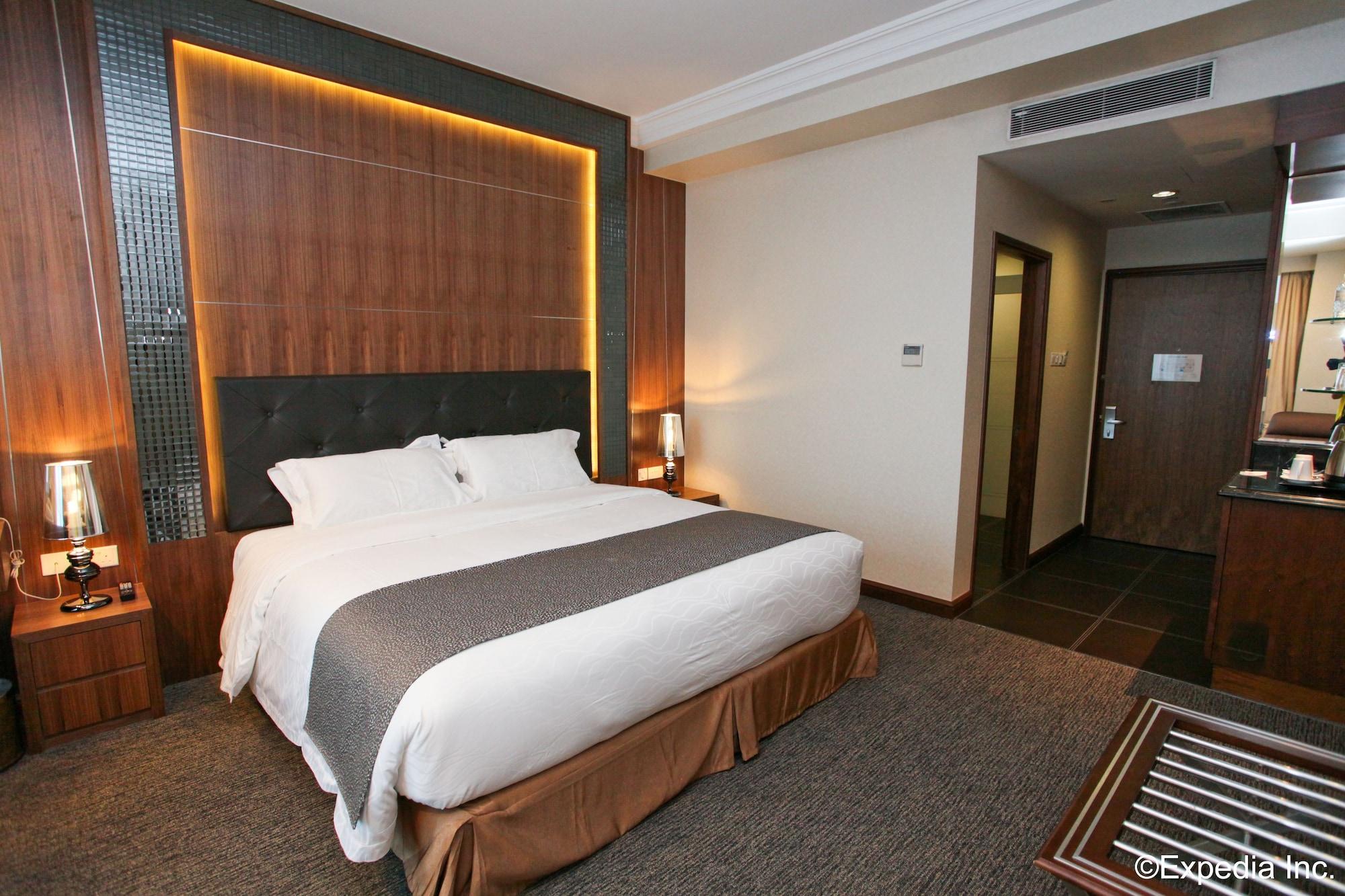 Hotel Orchid 4*