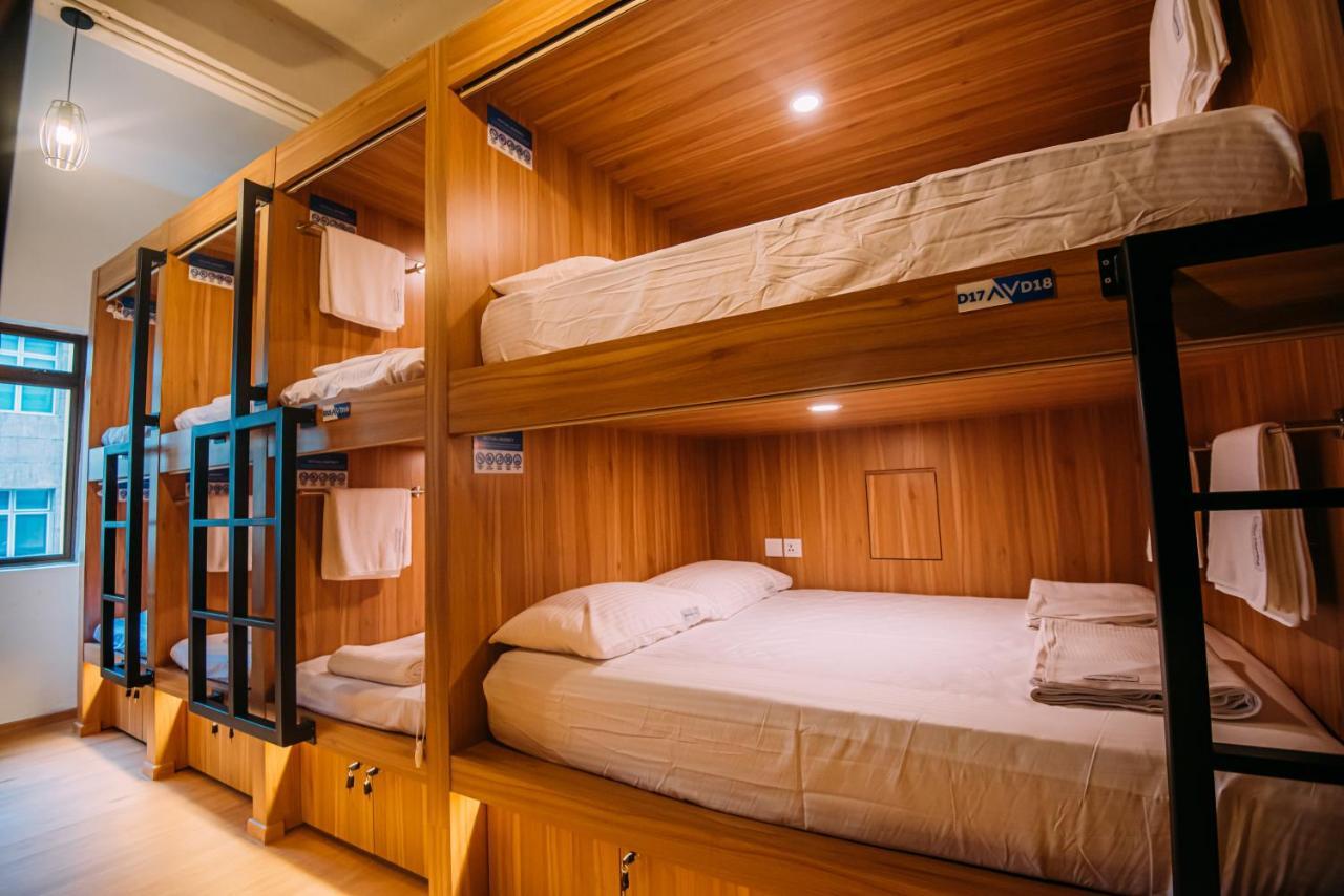 Bluewaters Pods 38 Hongkong St Hostel