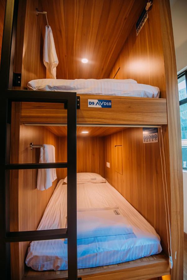Bluewaters Pods 38 Hongkong St Hostel *