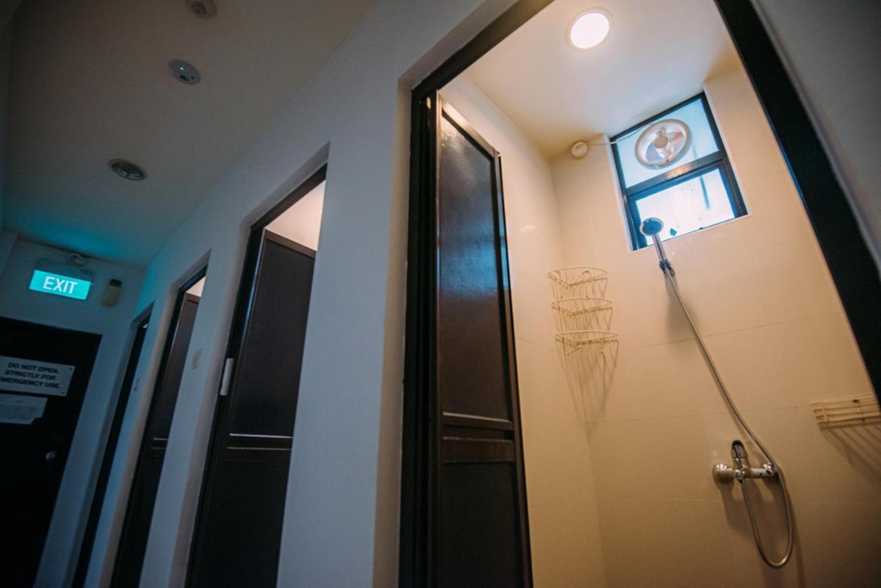 Bluewaters Pods 38 Hongkong St Hostel *