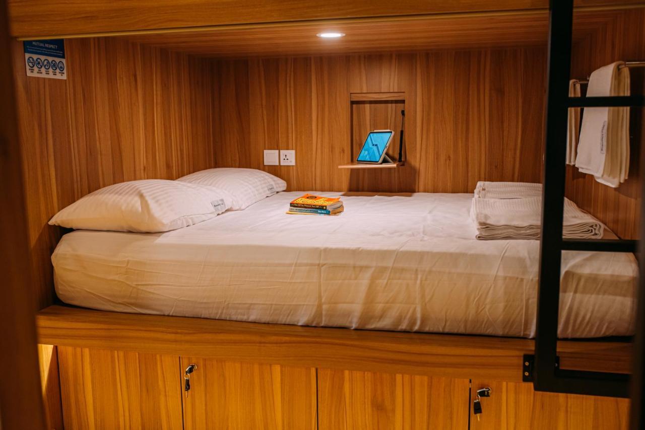 Bluewaters Pods 38 Hongkong St Hostel