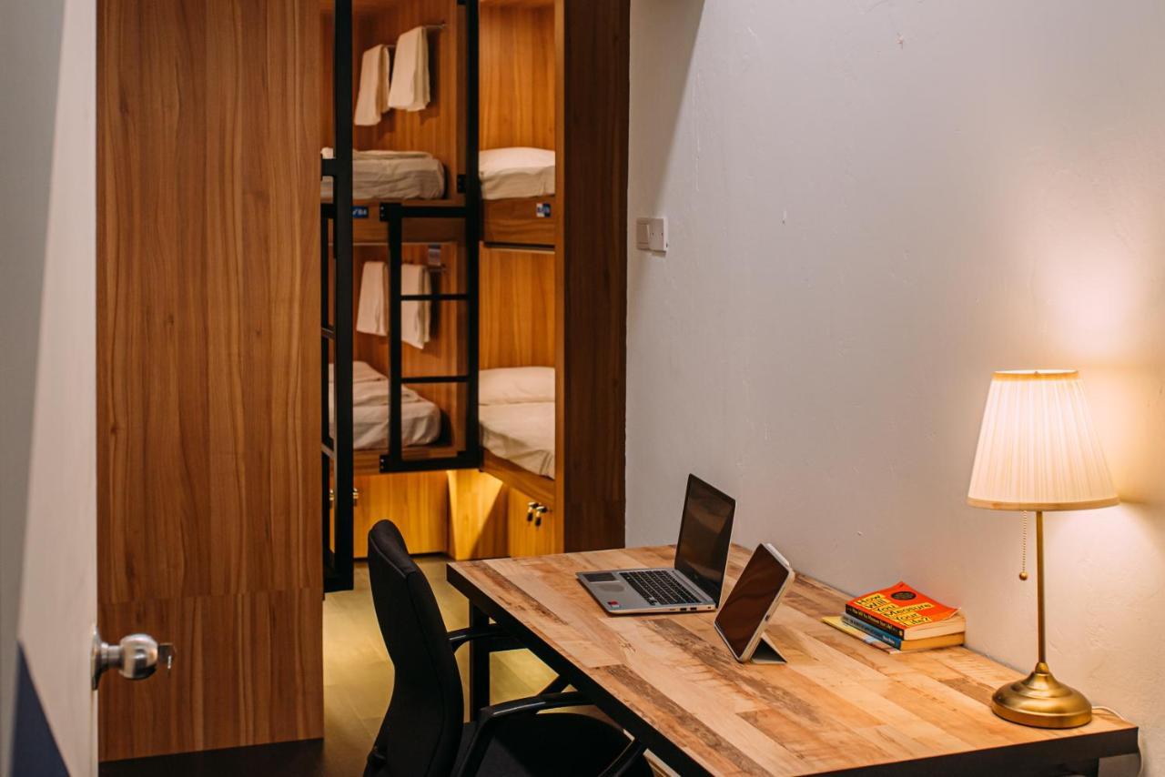 Hostel Bluewaters Pods 38 Hongkong St *