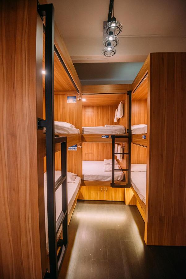 Bluewaters Pods 38 Hongkong St Singapore