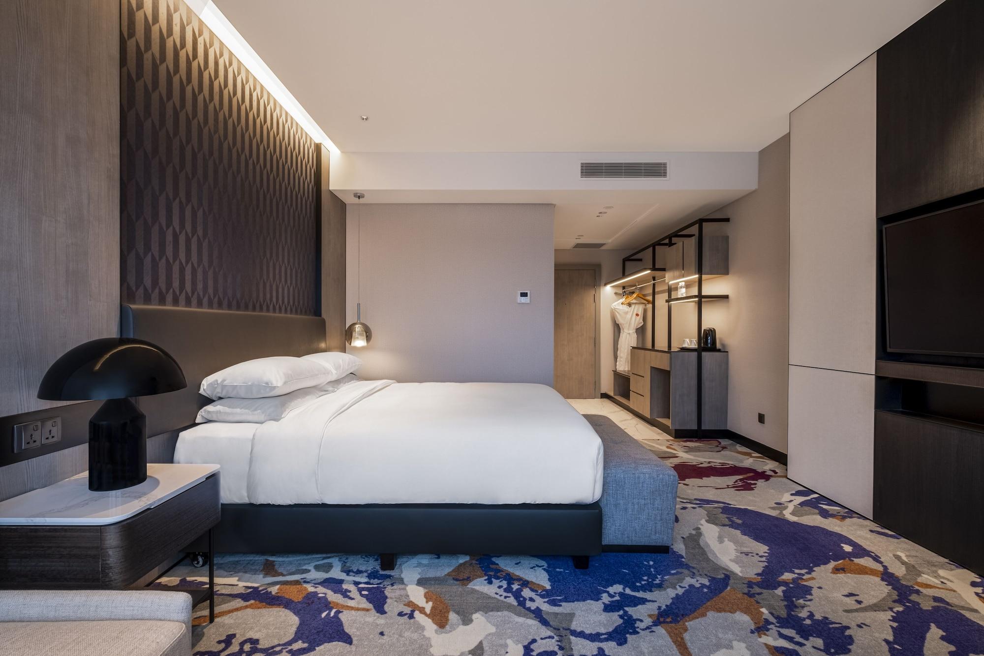 Hotel Orchid 4*