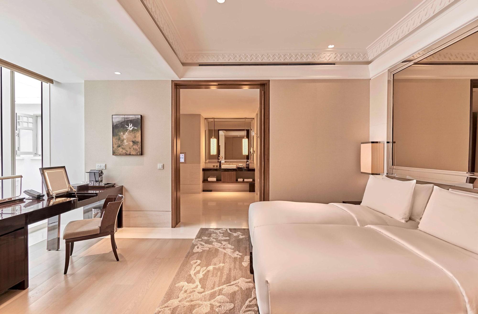 The Capitol Kempinski Hotel 5*