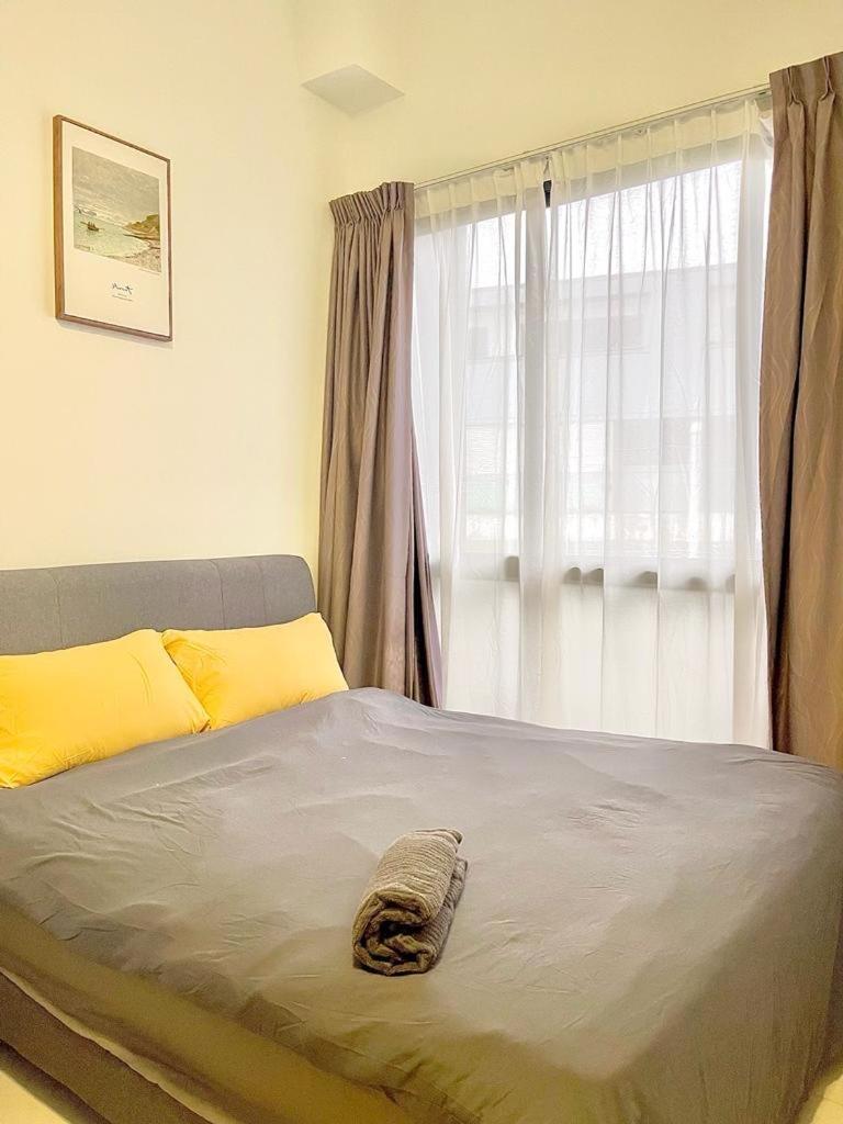 2 Bedroom With View Near Subway In