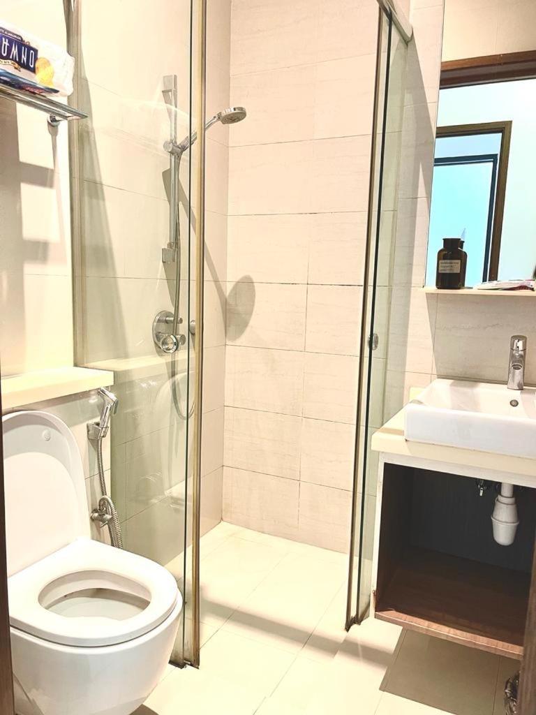 2 Bedroom With View Near Subway In Apartment