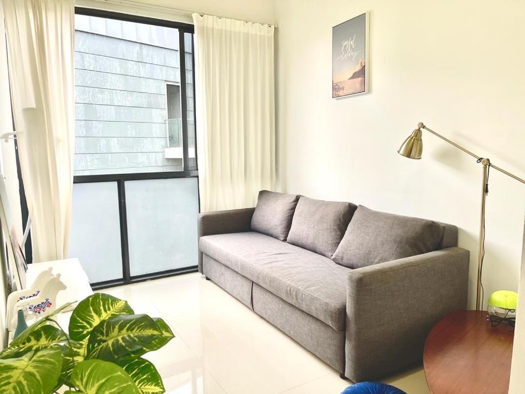 Apartment 2 Bedroom With View Near Subway In