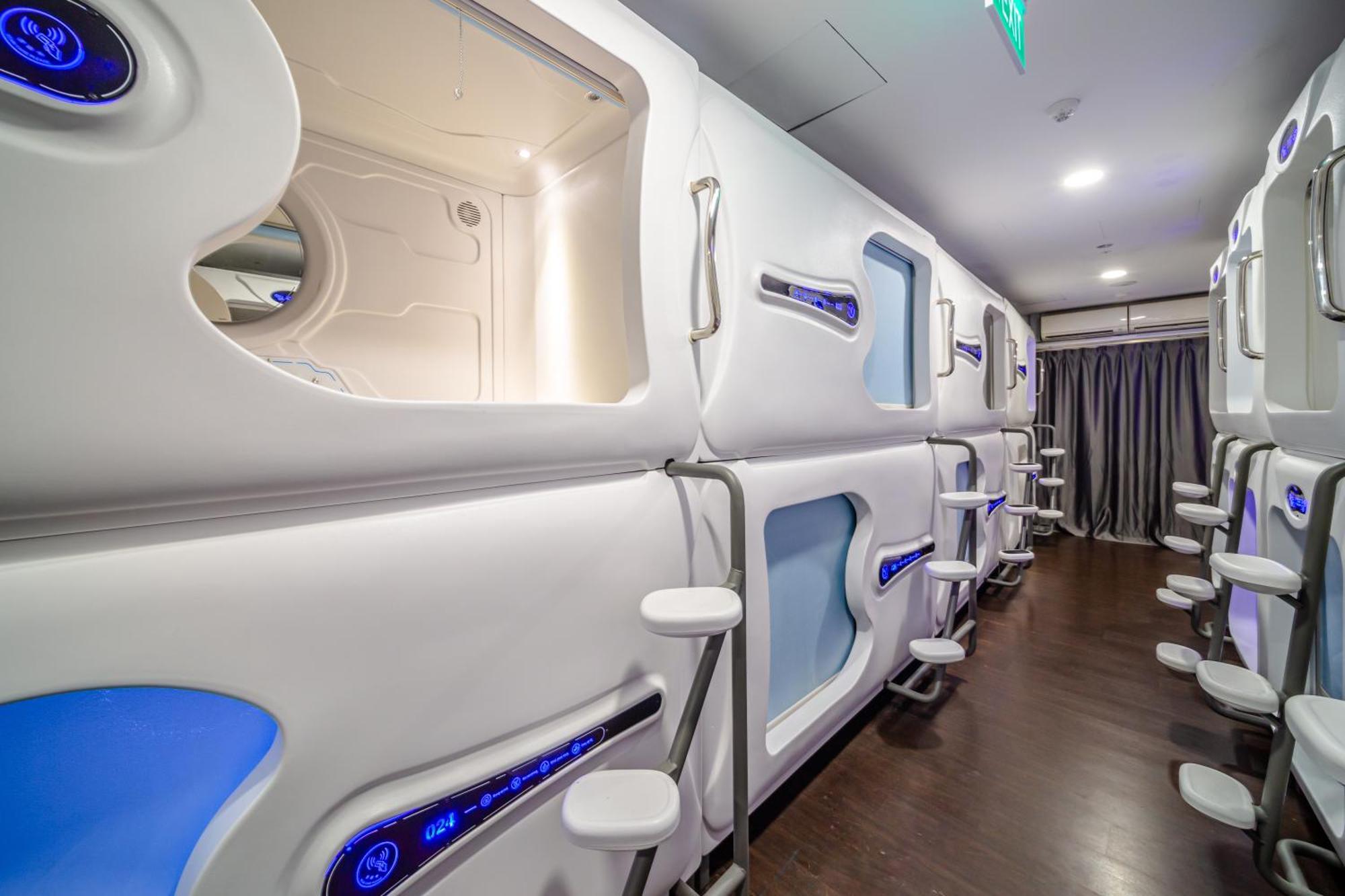 K Space 14 Capsule hotel 2*