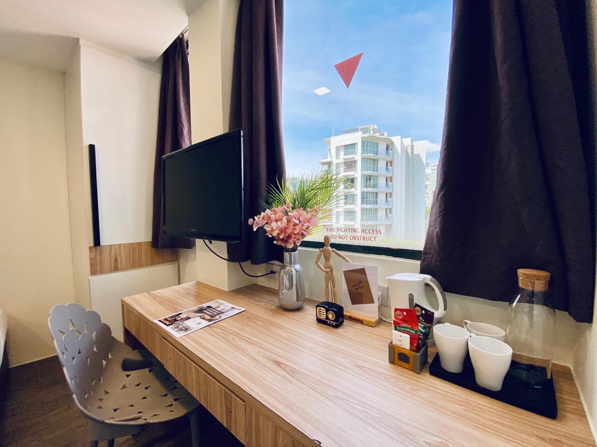 Hotel Dash Living On Mackenzie